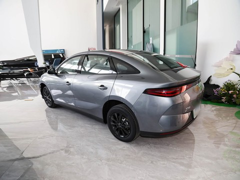 BYD e7 — China electric EV for export — photo 5