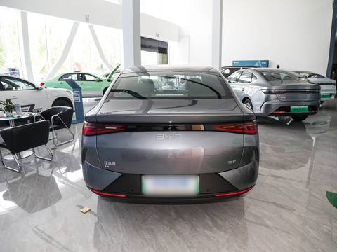 BYD e7 — China electric EV for export — photo 6