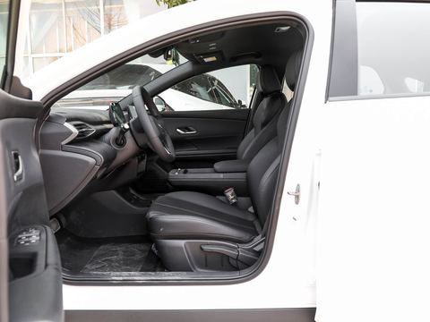 BYD e7 — China electric EV for export — photo 9
