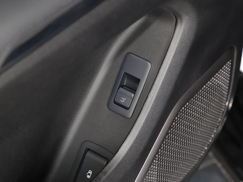 BYD M9 — China electric EV for export — photo 16
