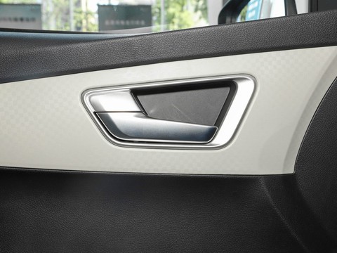 BYD Qin EV — China electric EV for export — photo 5