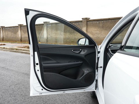BYD Seal 05 DM-i — China plug-in hybrid EV for export — photo 11