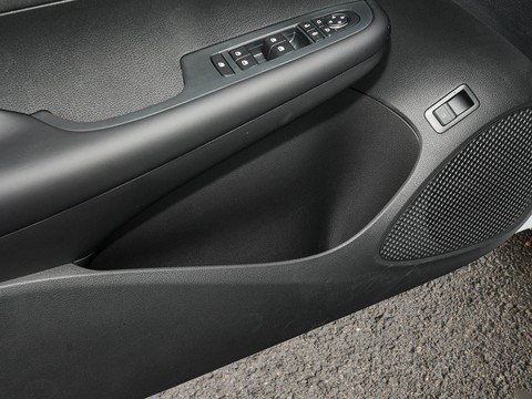 BYD Seal 05 DM-i — China plug-in hybrid EV for export — photo 16