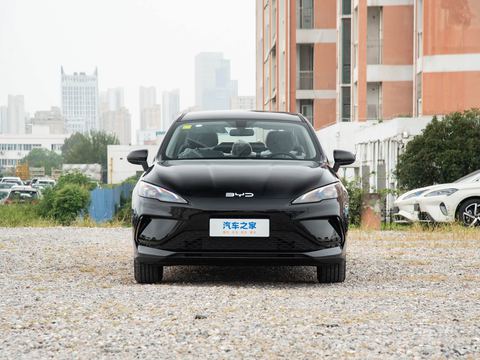 BYD Seal 05 DM-i — China plug-in hybrid EV for export — photo 2