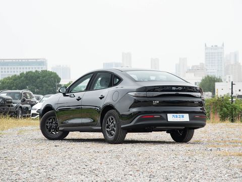 BYD Seal 05 DM-i — China plug-in hybrid EV for export — photo 5
