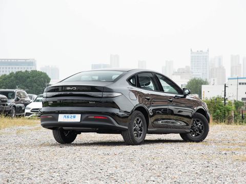 BYD Seal 05 DM-i — China plug-in hybrid EV for export — photo 7