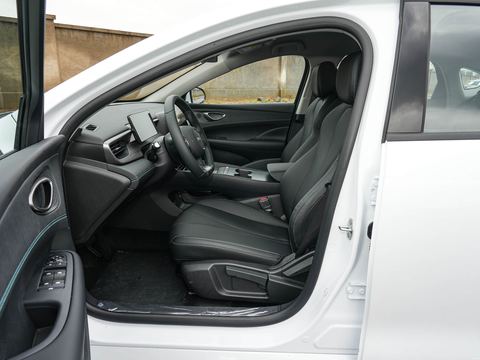 BYD Seal 05 DM-i — China plug-in hybrid EV for export — photo 9