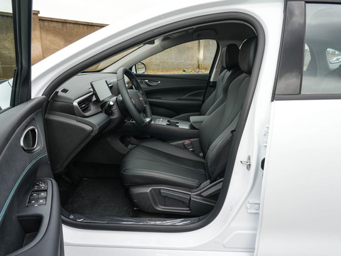BYD Seal 05 DM-i — China plug-in hybrid EV for export — photo 9