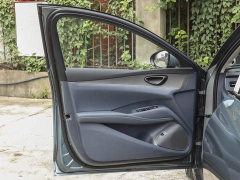 BYD Seal 06 DM-i Touring — China plug-in hybrid EV for export — photo 12