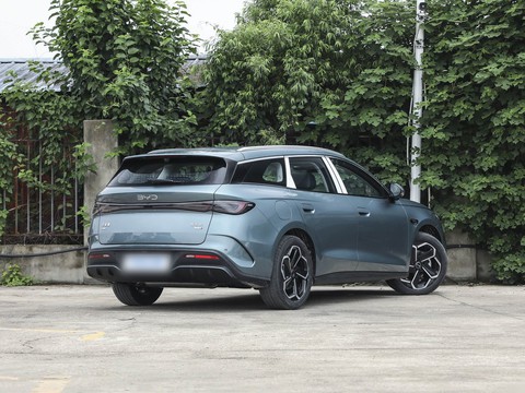 BYD Seal 06 DM-i Touring — China plug-in hybrid EV for export — photo 7