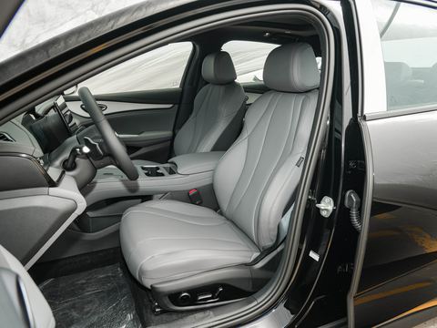 BYD Seal 07 DM-i — China plug-in hybrid EV for export — photo 10