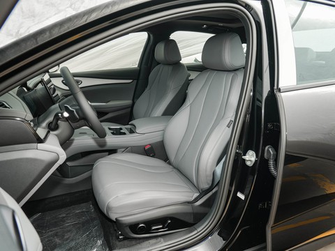 BYD Seal 07 DM-i — China plug-in hybrid EV for export — photo 10