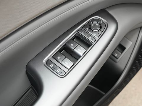 BYD Seal 07 DM-i — China plug-in hybrid EV for export — photo 13
