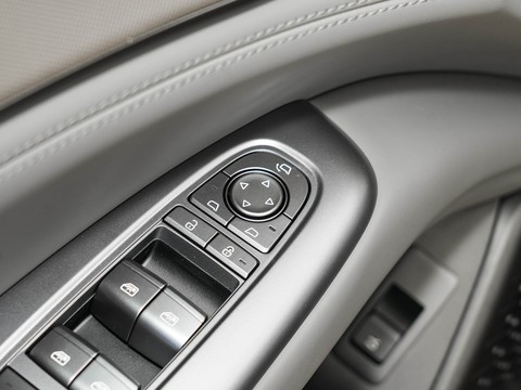 BYD Seal 07 DM-i — China plug-in hybrid EV for export — photo 14