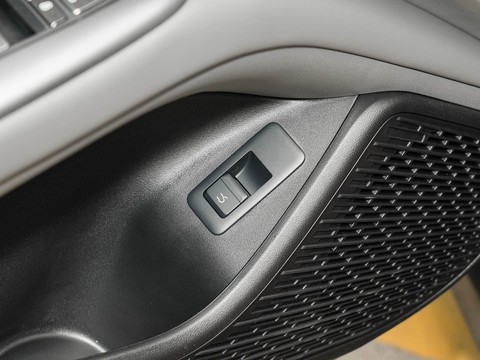 BYD Seal 07 DM-i — China plug-in hybrid EV for export — photo 15