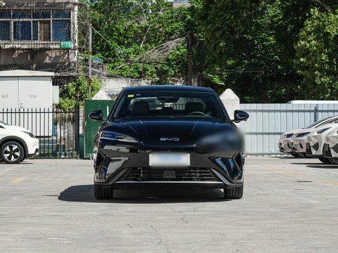 BYD Seal 07 DM-i — China plug-in hybrid EV for export — photo 2