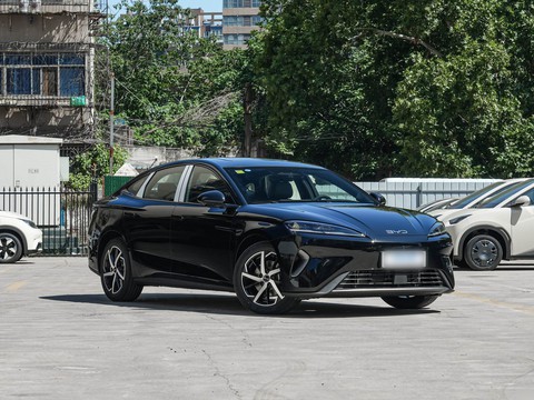 BYD Seal 07 DM-i — China plug-in hybrid EV for export — photo 3