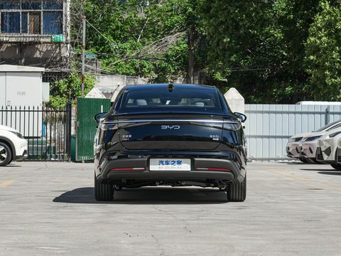 BYD Seal 07 DM-i — China plug-in hybrid EV for export — photo 6