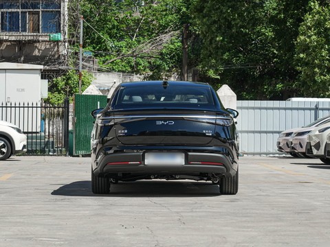 BYD Seal 07 DM-i — China plug-in hybrid EV for export — photo 6