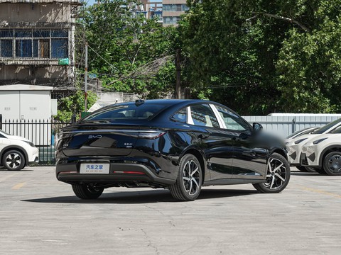 BYD Seal 07 DM-i — China plug-in hybrid EV for export — photo 7