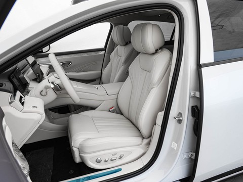 BYD Seal 08 — China electric EV for export — photo 10