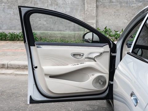 BYD Seal 08 — China electric EV for export — photo 11