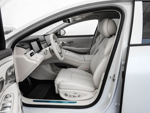 BYD Seal 08 — China electric EV for export — photo 9