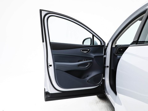 BYD Sealion 05 DM-i — China plug-in hybrid EV for export — photo 11