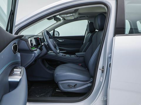BYD Sealion 05 DM-i — China plug-in hybrid EV for export — photo 9