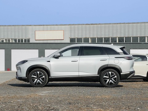 BYD Sealion 07 DM-i — China plug-in hybrid EV for export — photo 4