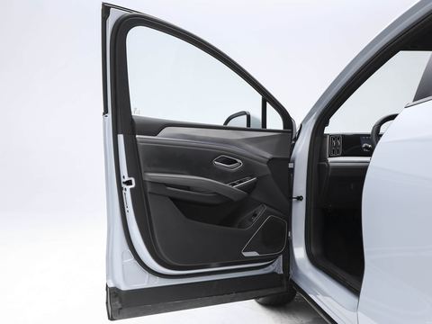 BYD SongL DM-i — China plug-in hybrid EV for export — photo 11