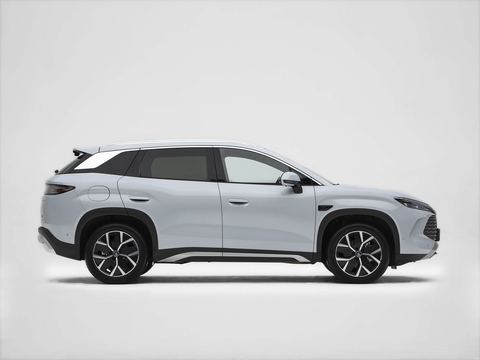 BYD SongL DM-i — China plug-in hybrid EV for export — photo 8