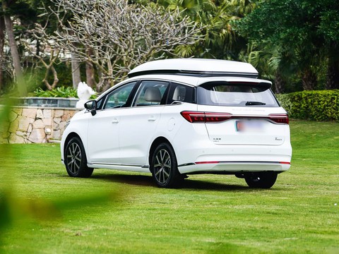 BYD Song MAX DM-i — China plug-in hybrid EV for export — photo 5