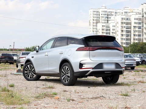 BYD Tang DM-i — China plug-in hybrid EV for export — photo 5