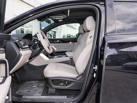 BYD Tang DM-i — China plug-in hybrid EV for export — photo 9