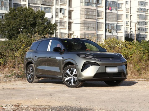 BYD TangL — China electric EV for export — photo 3