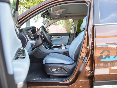 Changan CS75 PHEV — China plug-in hybrid EV for export — photo 15