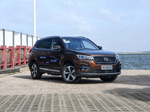 Changan CS75 PHEV — China plug-in hybrid EV for export — photo 3