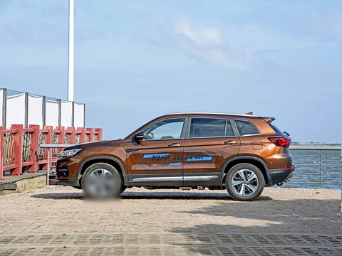 Changan CS75 PHEV — China plug-in hybrid EV for export — photo 4