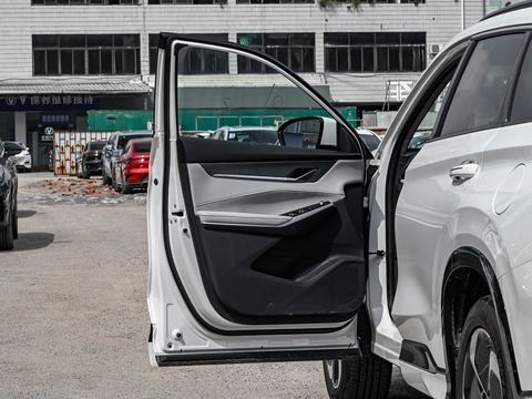 Changan CS75 PLUS Zhi DianiDD — China electric EV for export — photo 11