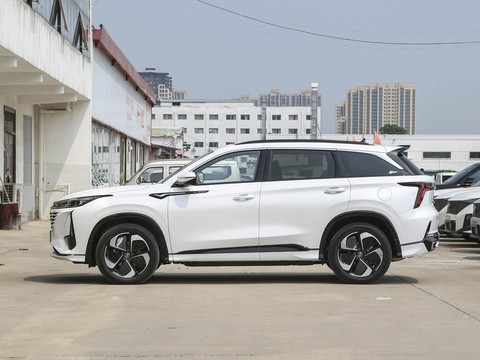 Changan CS75 PLUS iDD — China plug-in hybrid EV for export — photo 4