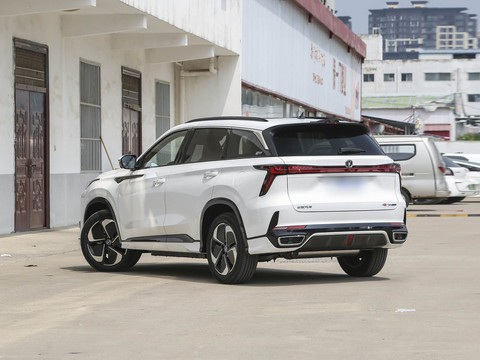 Changan CS75 PLUS iDD — China plug-in hybrid EV for export — photo 5