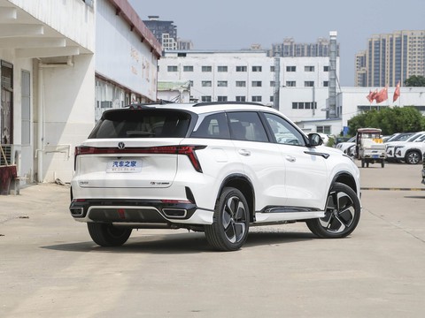 Changan CS75 PLUS iDD — China plug-in hybrid EV for export — photo 7