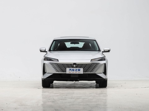 Changan Eado PHEV — China plug-in hybrid EV for export — photo 2