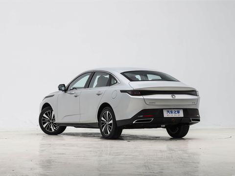 Changan EadoPHEV — China electric EV for export — photo 5