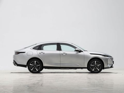 Changan EadoPHEV — China electric EV for export — photo 8