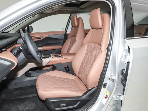 Changan Eado PHEV — China plug-in hybrid EV for export — photo 9