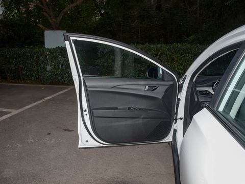 Changan EadoXin Neng Yuan — China electric EV for export — photo 3