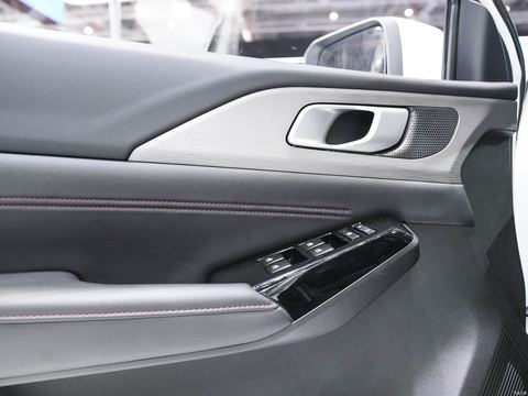 Changan Lan Tuo Zhe — China electric EV for export — photo 11