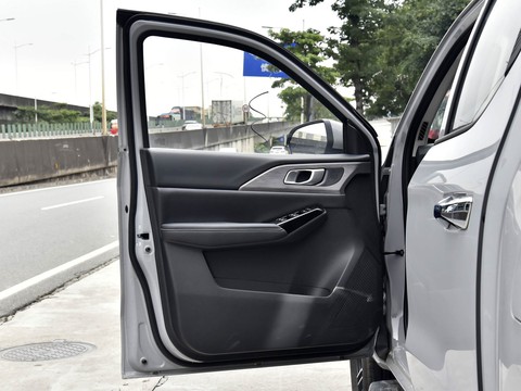 Changan Hunter — China range-extender EV for export — photo 11